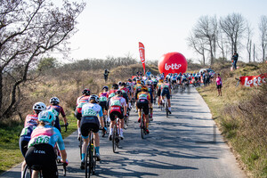 Peloton: Exterioo Classic Brügge - De Panne 2022 - Women