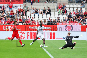 Victor Boniface, Jakob Golz Rot-Weiss Essen vs. Bayer 04 Leverkusen 26.07.2024