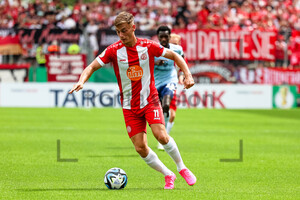 Marvin Obuz Rot-Weiss Essen vs. Hamburger SV Spielfotos 13.08.2023