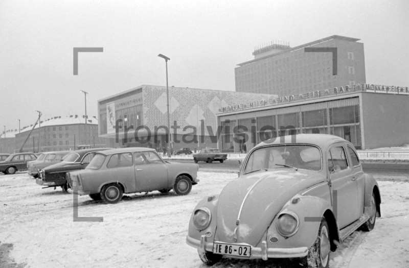 Kino International, Mokka Eisbar, Hotel Stadt Berlin im Winter.  Ostberlin DDR Kalender 2025 / Historische Fotos und Motive