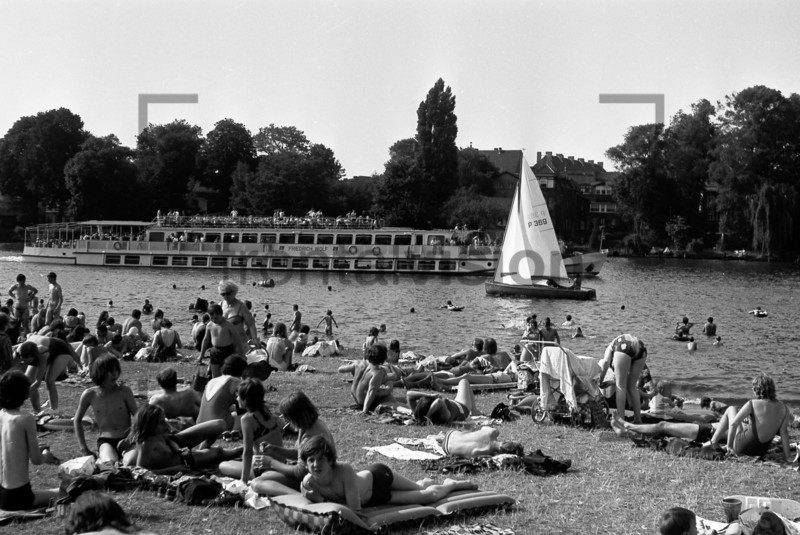 Strandbad Mügelsee Ostberlin DDR Kalender 2025 / Historische Fotos und Motive