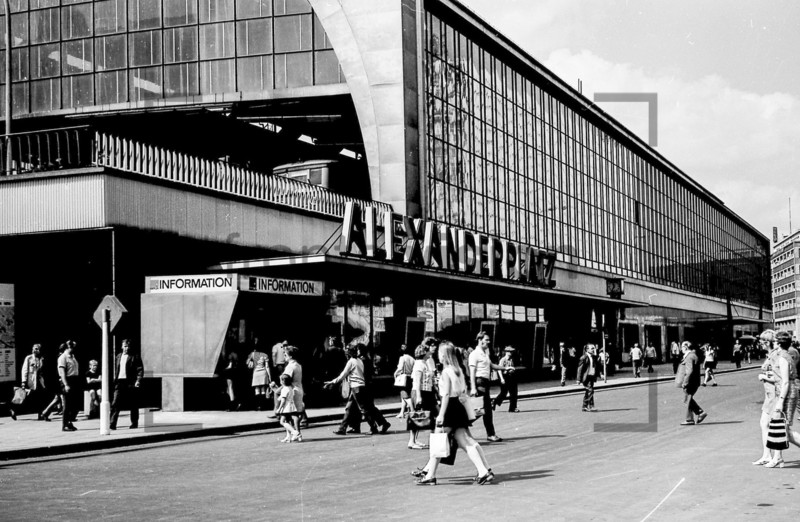 Bahnhof Berlin Alexanderplatz Ostberlin DDR Kalender 2025 / Historische Fotos und Motive