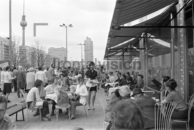 Mokka Eisbar Ostberlin DDR Kalender 2025 / Historische Fotos und Motive