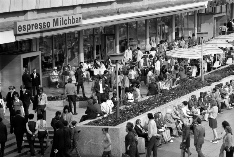 Eiscafe Berlin Alexanderplatz Ostberlin DDR Kalender 2025 / Historische Fotos und Motive